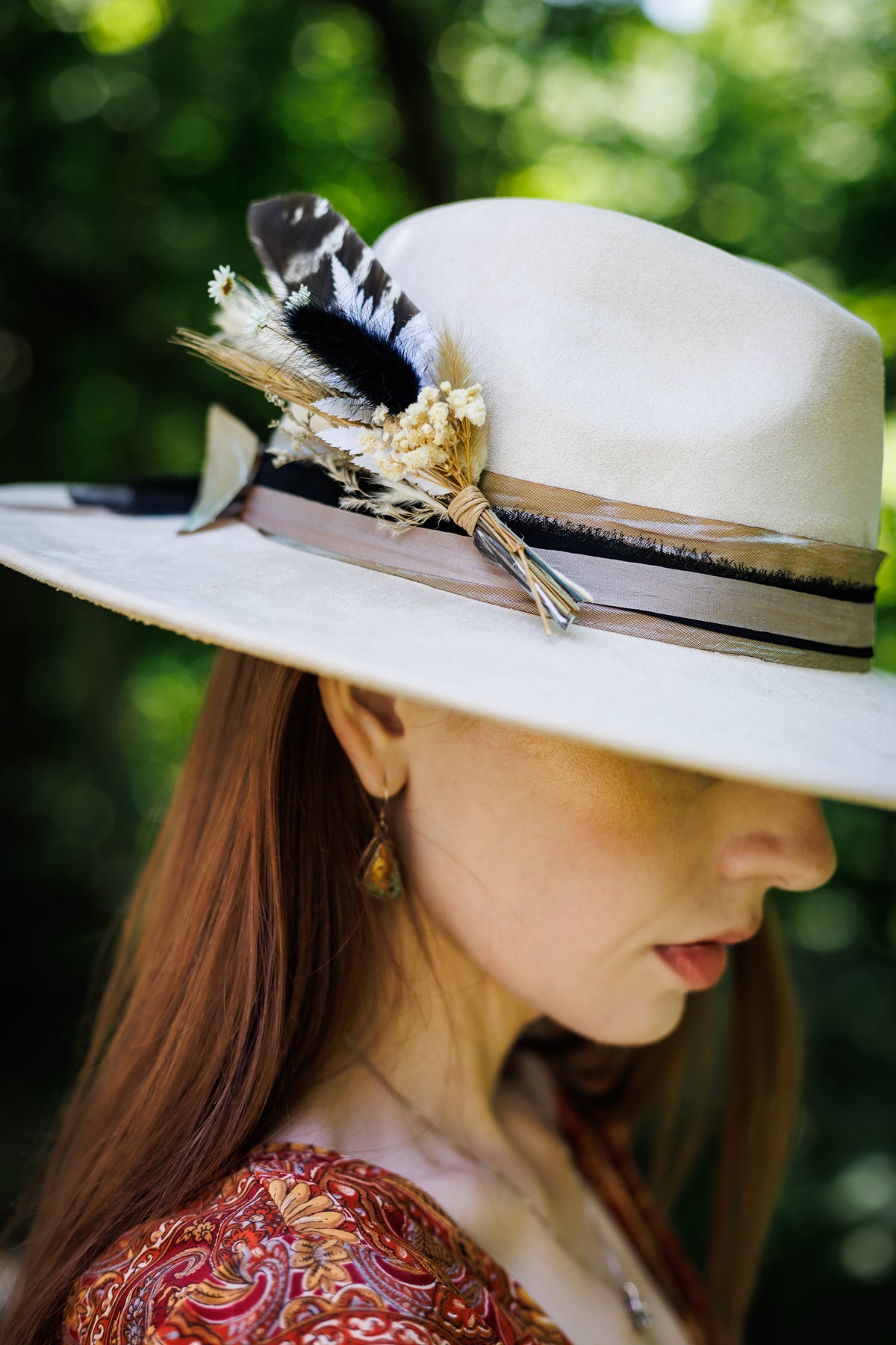 Classic Dried Floral Hat Pin with Feather | BrimBuds display picture 1