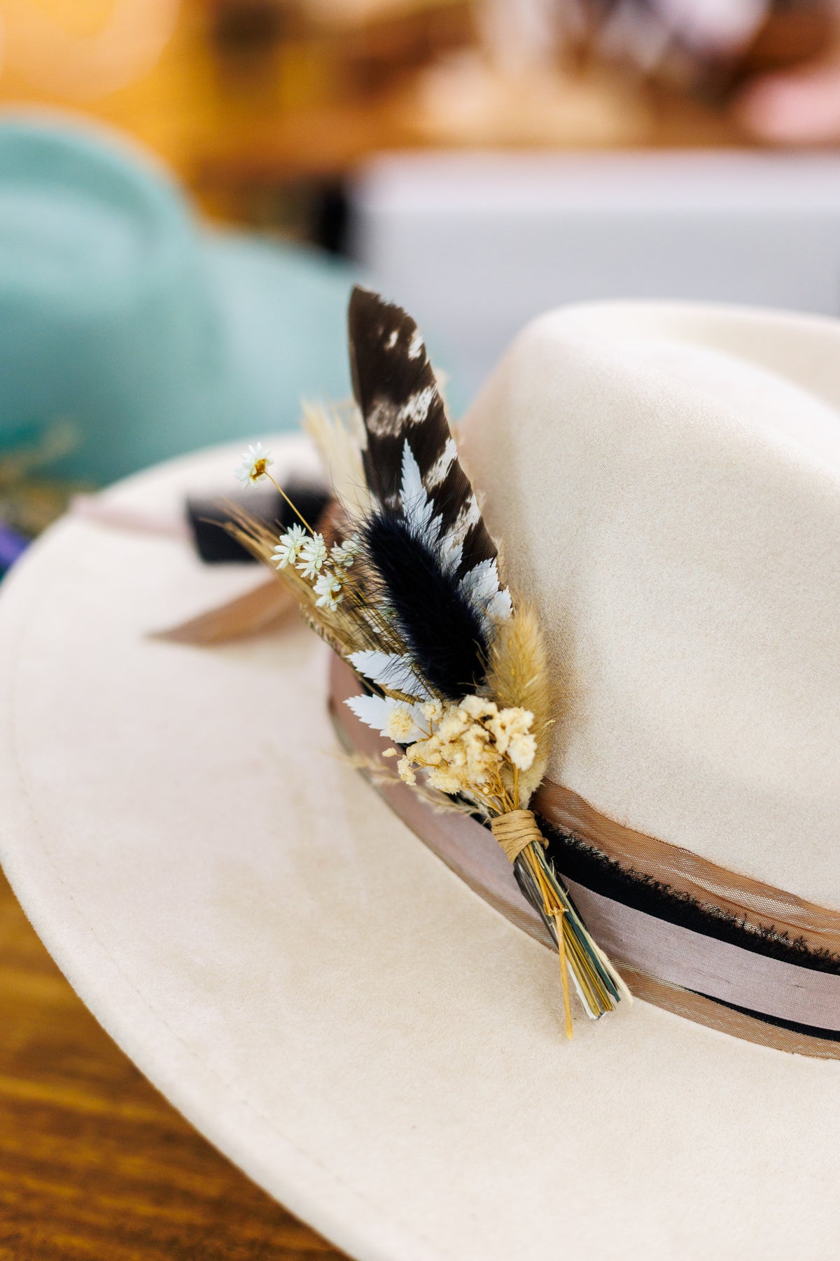 Classic Dried Floral Hat Pin with Feather | BrimBuds display picture 1